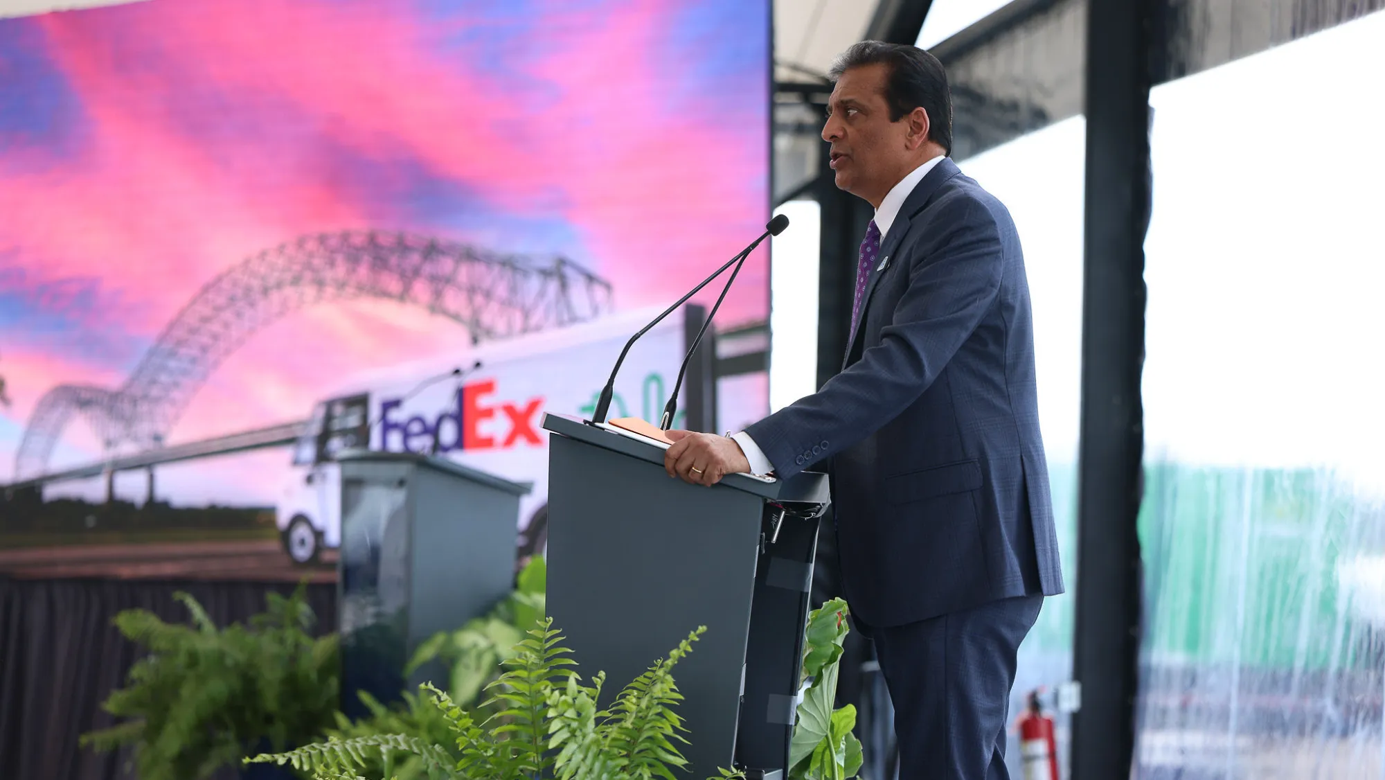 Memphis Airport Renamed After FedEx Legend Frederick W. Smith and New Livery