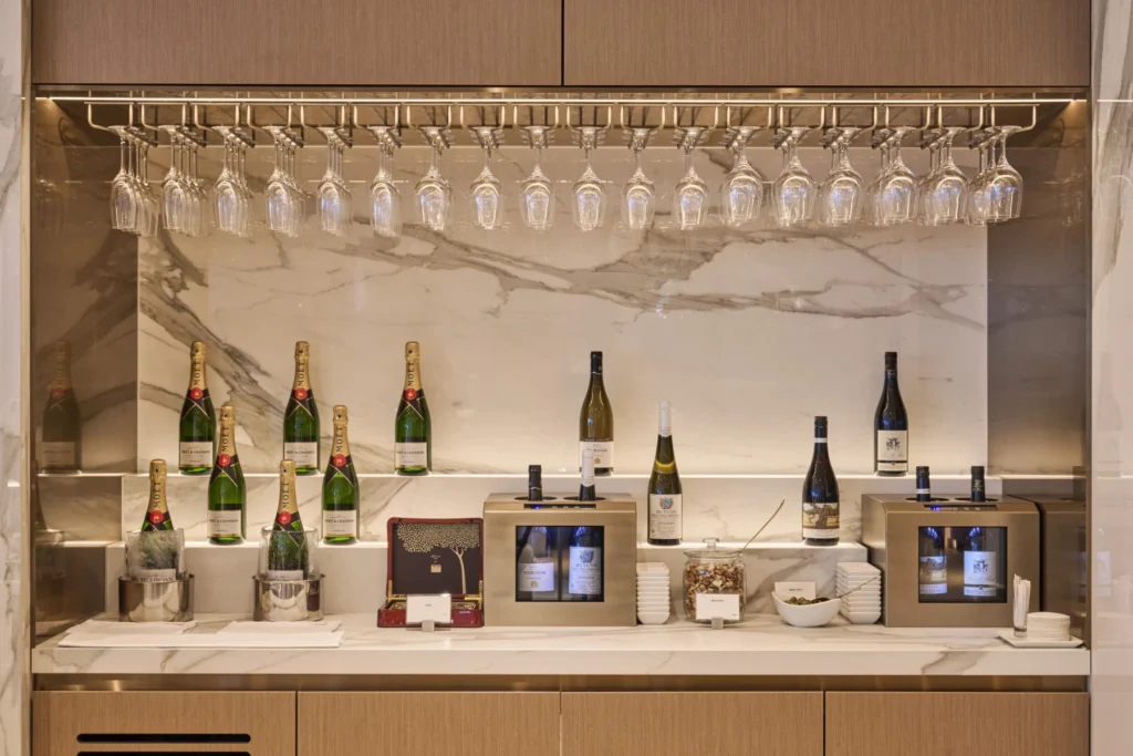 Emirates Unveils New £10 Million Manchester Airport Lounge