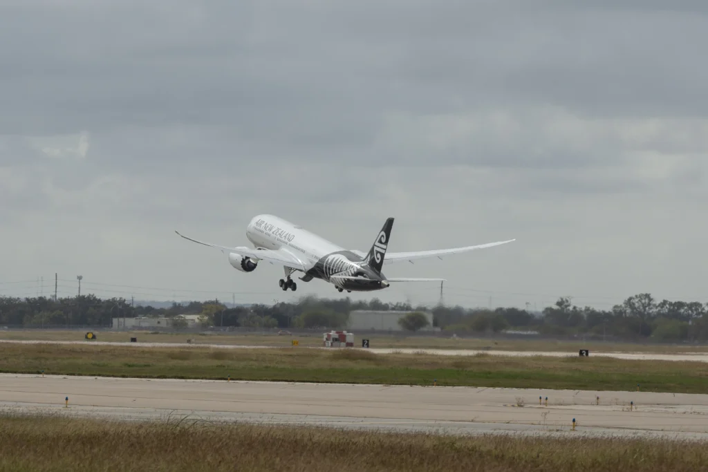 Air New Zealand Welcomes World's First iMTOW Boeing 787-9