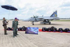Thailand’s Queen Suthida Flies Saab Gripen Fighter Solo for 1st Time After 10 Hours of Training